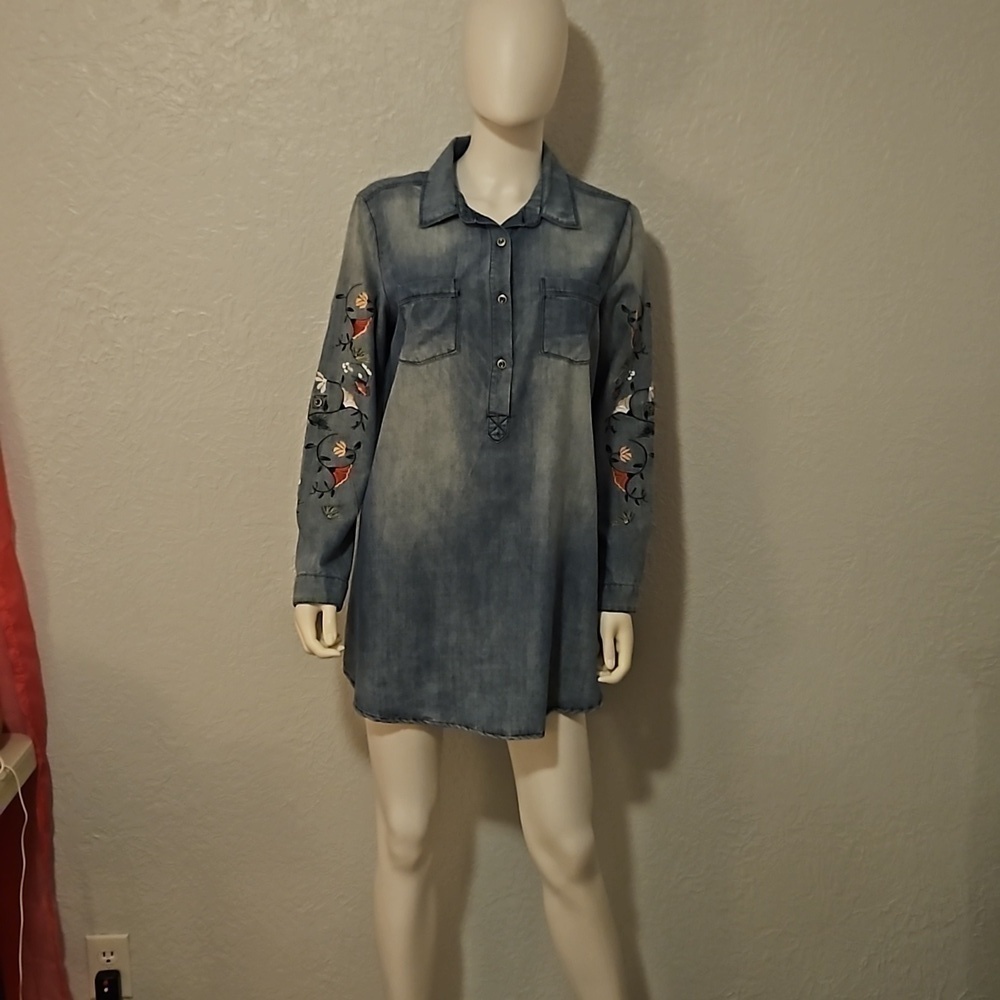 EN CREME Cowboy Core Chambray Denim Floral Embroidered Micro Mini Dress - Picture 3 of 9